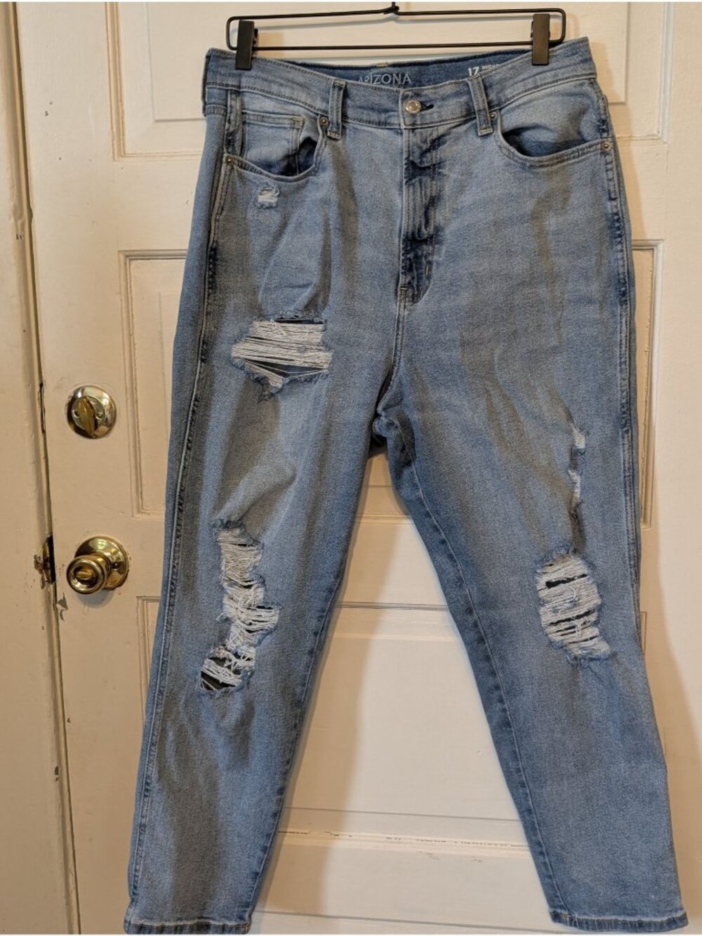 Arizona Mom Jeans Size 17 Juniors Relaxed Fit Faded Trashed Grunge Skater